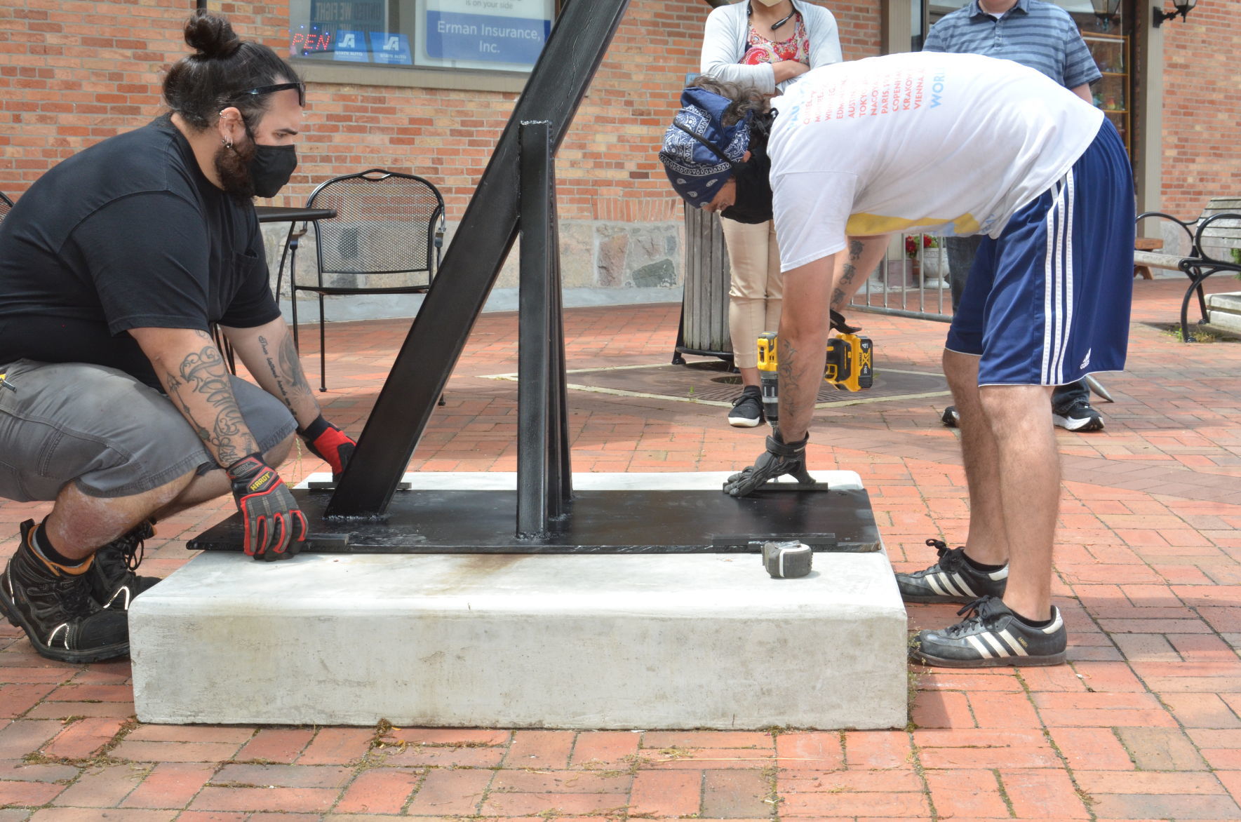 Securing the sculpture